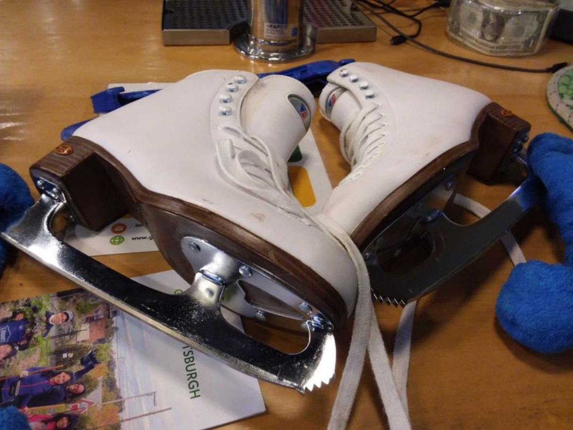 USED Riedell Ice Skates, Size 7