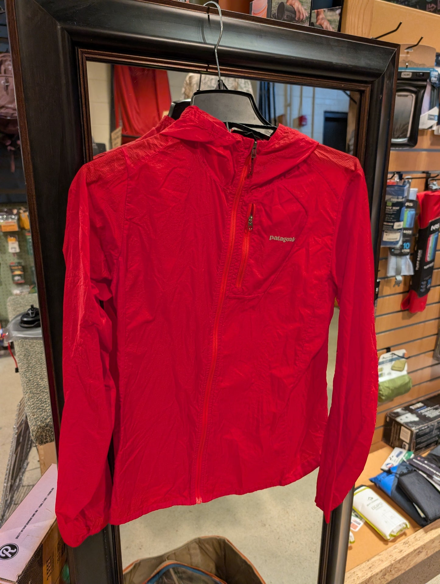 USED Patagonia Houdini - Medium